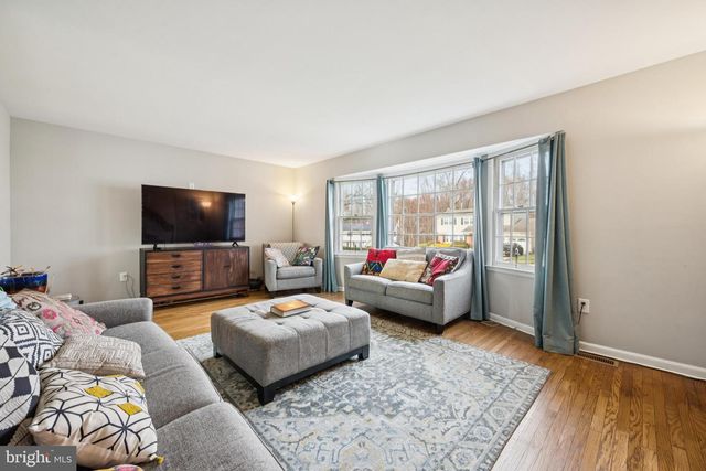 704 CORNWALLIS DR, Mount Laurel, NJ 08054