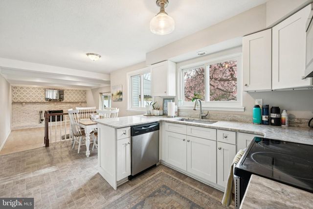 704 CORNWALLIS DR, Mount Laurel, NJ 08054