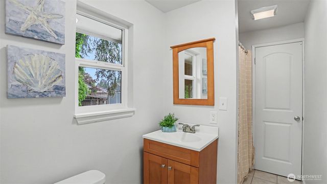 13920 10th Avenue E, Tacoma, WA 98445