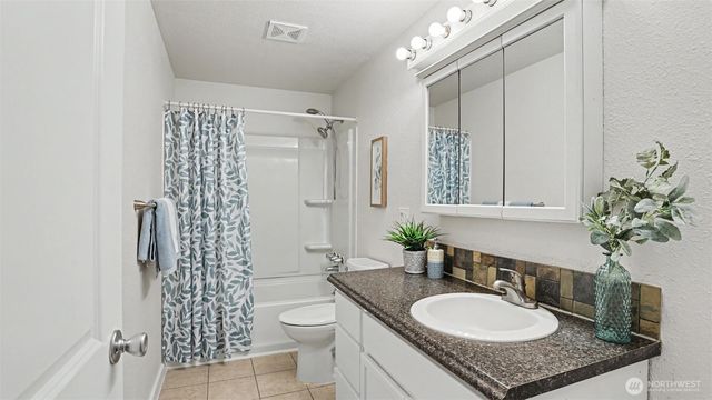 13920 10th Avenue E, Tacoma, WA 98445
