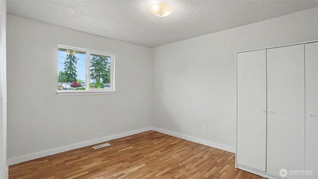 13920 10th Avenue E, Tacoma, WA 98445