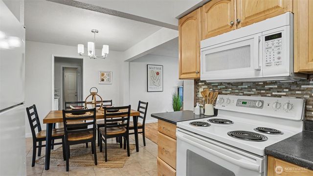 13920 10th Avenue E, Tacoma, WA 98445