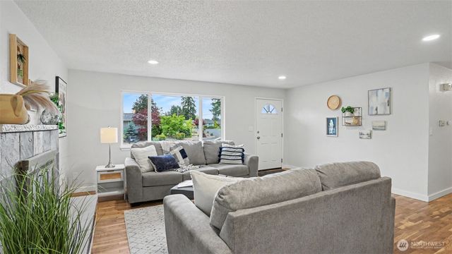 13920 10th Avenue E, Tacoma, WA 98445