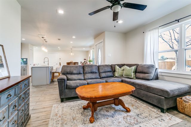 1114 Osceola Trail, Carrollton, TX 75006