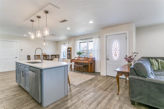 1114 Osceola Trail, Carrollton, TX 75006