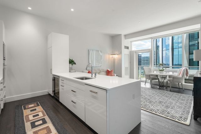 50 Liberty Dr 12G, Boston, MA 02210