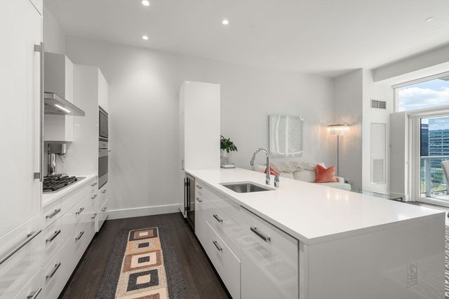 50 Liberty Dr 12G, Boston, MA 02210