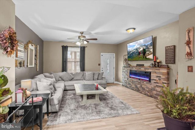 36 S COAL ST, Port Carbon, PA 17965