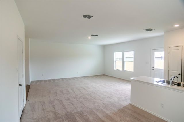 112 Dollars DR, Jarrell, TX 76537