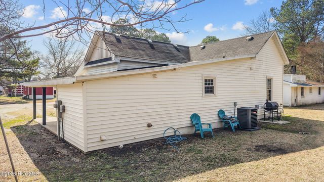 409 S Alford Avenue, Kenly, NC 27542