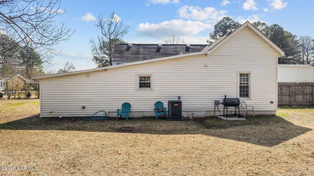 409 S Alford Avenue, Kenly, NC 27542