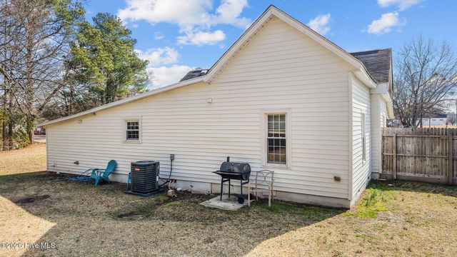 409 S Alford Avenue, Kenly, NC 27542