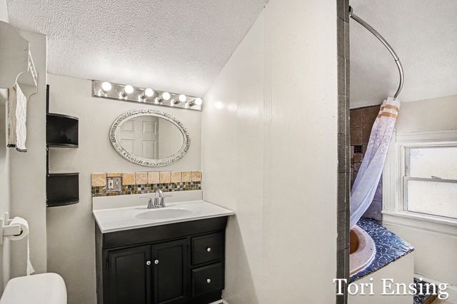 1007 E Kent Road, Greenville, MI 48838