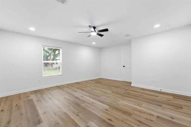 222 W Brimstone Street, Sulphur, LA 70663