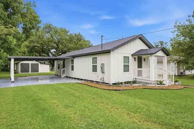222 W Brimstone Street, Sulphur, LA 70663