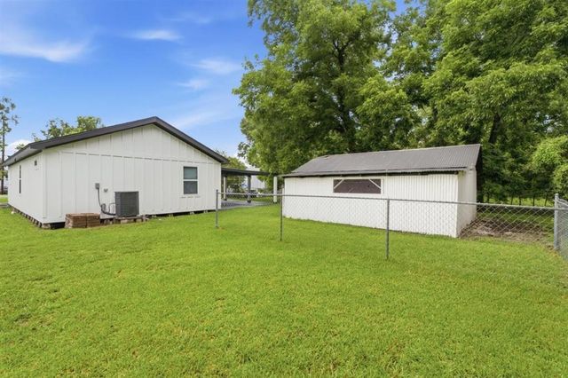 222 W Brimstone Street, Sulphur, LA 70663
