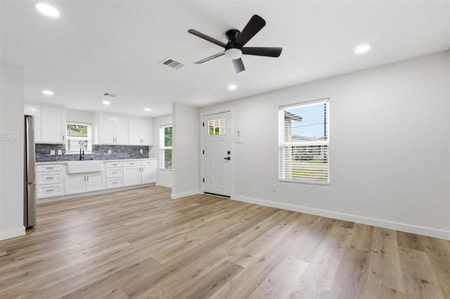 222 W Brimstone Street, Sulphur, LA 70663
