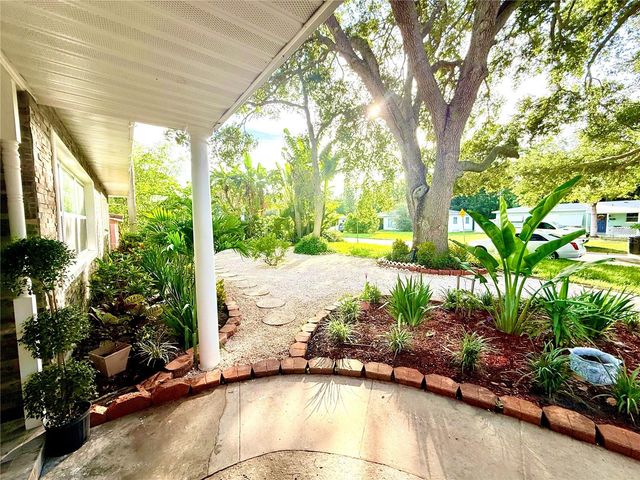 1557 ROBINSON DRIVE N, St Petersburg, FL 33710