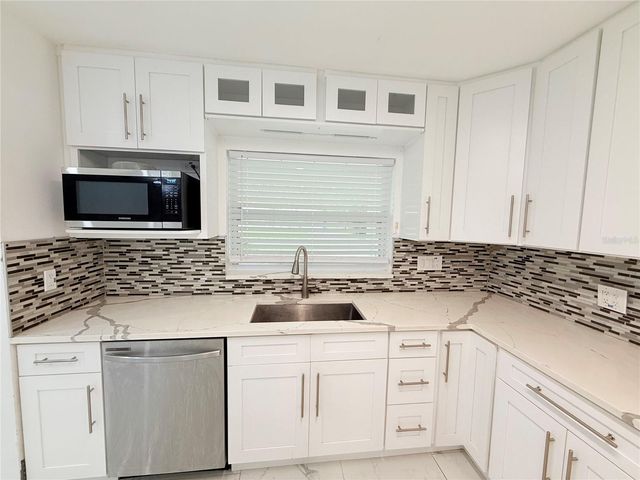 1557 ROBINSON DRIVE N, St Petersburg, FL 33710