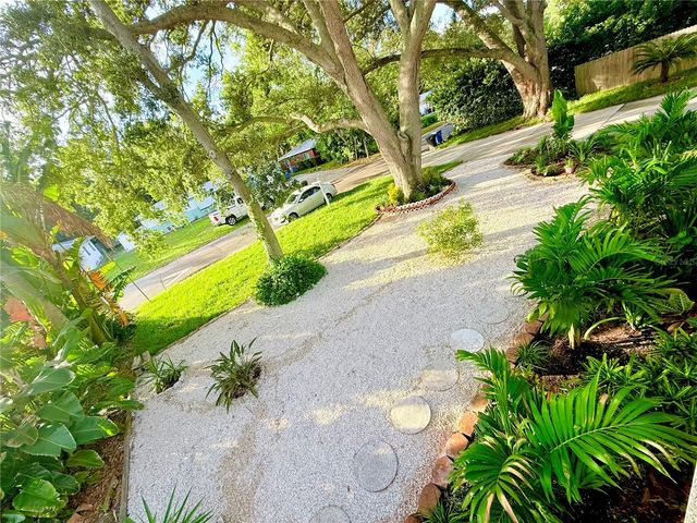 1557 ROBINSON DRIVE N, St Petersburg, FL 33710