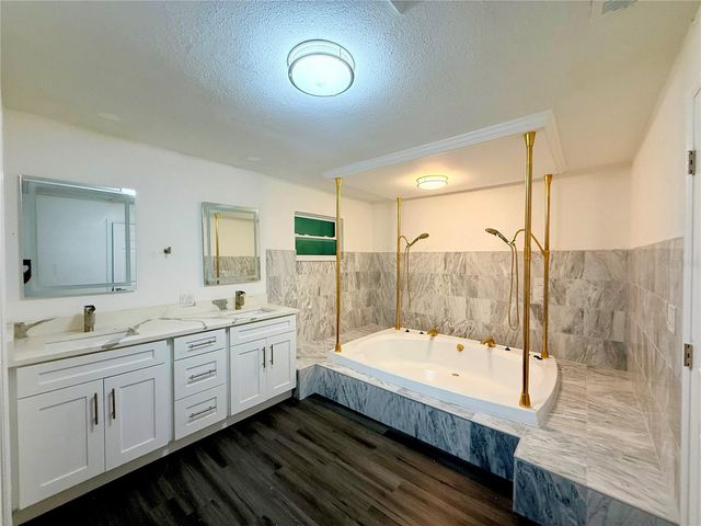 1557 ROBINSON DRIVE N, St Petersburg, FL 33710