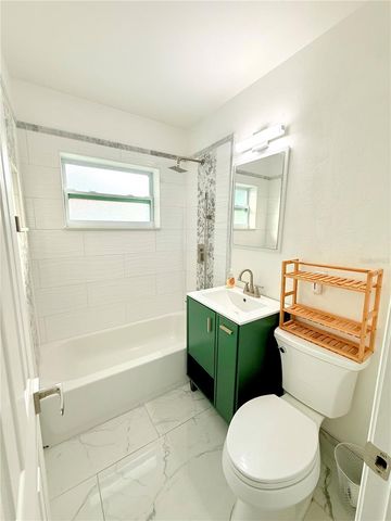 1557 ROBINSON DRIVE N, St Petersburg, FL 33710
