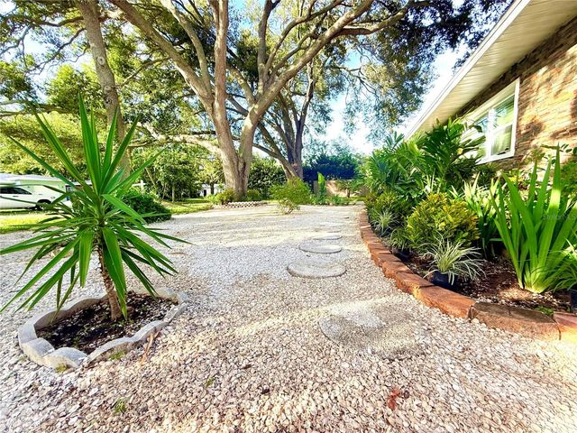 1557 ROBINSON DRIVE N, St Petersburg, FL 33710