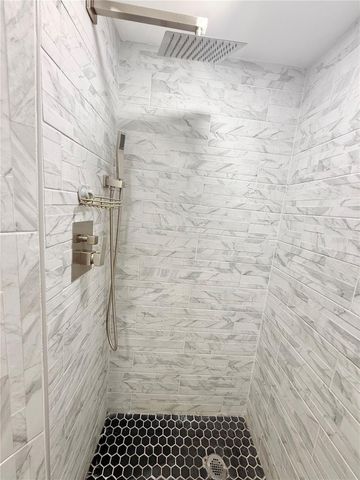 1557 ROBINSON DRIVE N, St Petersburg, FL 33710