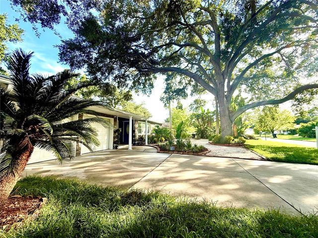 1557 ROBINSON DRIVE N, St Petersburg, FL 33710