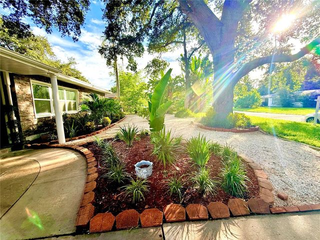 1557 ROBINSON DRIVE N, St Petersburg, FL 33710