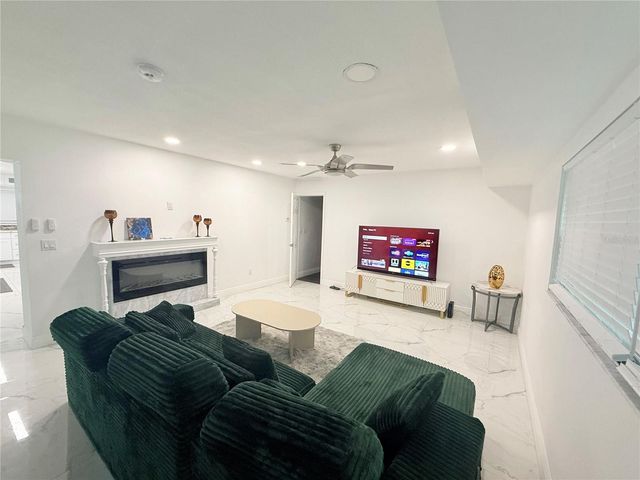 1557 ROBINSON DRIVE N, St Petersburg, FL 33710