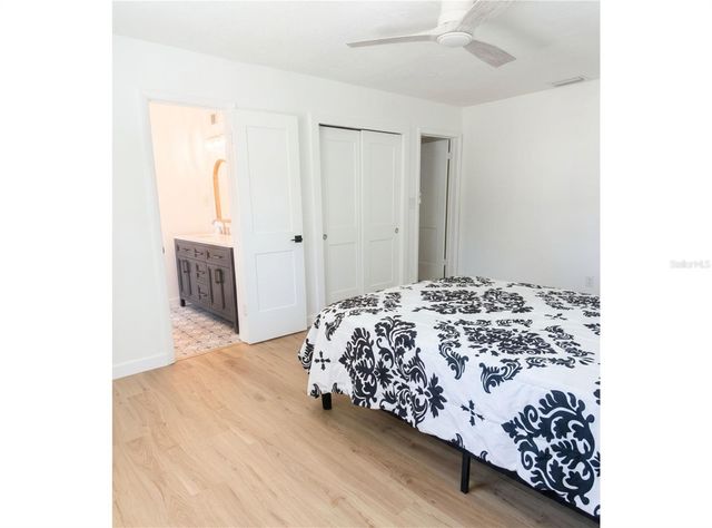 870 86TH AVENUE N, St Petersburg, FL 33702