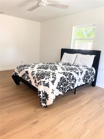 870 86TH AVENUE N, St Petersburg, FL 33702