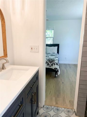 870 86TH AVENUE N, St Petersburg, FL 33702