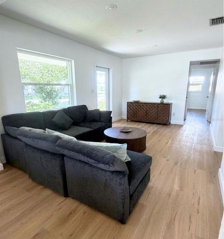 870 86TH AVENUE N, St Petersburg, FL 33702