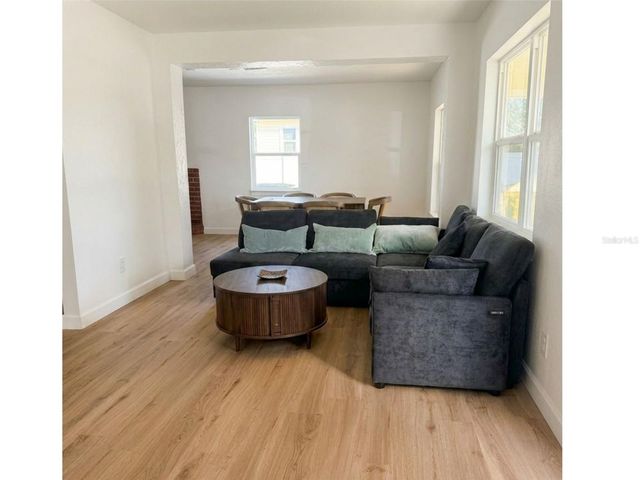870 86TH AVENUE N, St Petersburg, FL 33702
