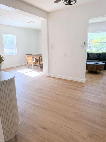 870 86TH AVENUE N, St Petersburg, FL 33702