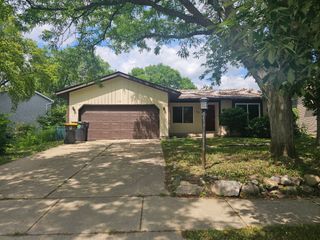 340 Somerset Drive, Streamwood, IL 60107