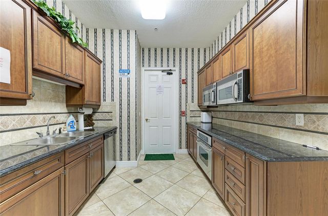 8261 MIRAMAR WAY 202, Lakewood Ranch, FL 34202