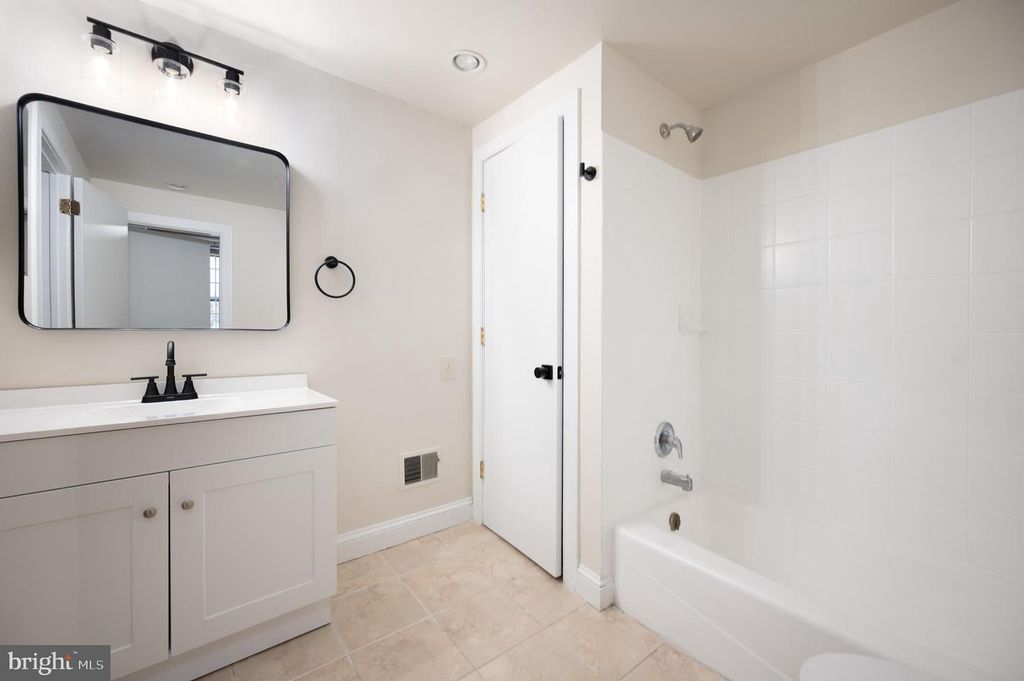 Image 23 of property listing at 49-UNIT BANCROFT MILLS RD #D-1, Wilmington, DE 19806