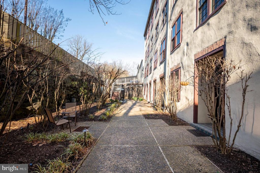 Image 4 of property listing at 49-UNIT BANCROFT MILLS RD #D-1, Wilmington, DE 19806