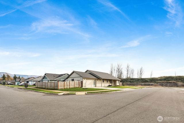 1302 Night Hawk Way, Everson, WA 98247