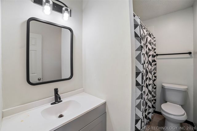 11863 E 62nd Street, Broken Arrow, OK 74012