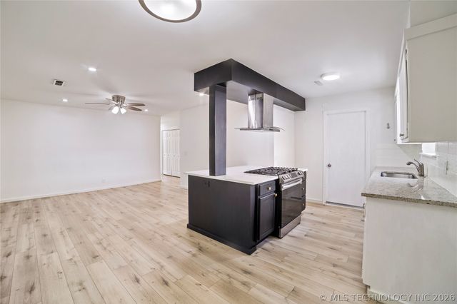 11863 E 62nd Street, Broken Arrow, OK 74012