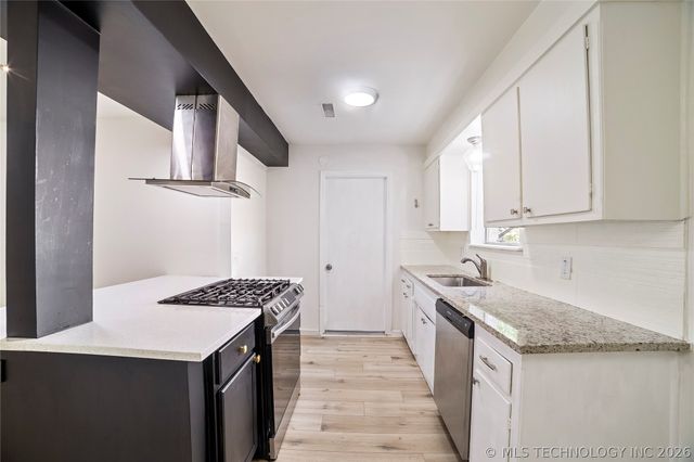 11863 E 62nd Street, Broken Arrow, OK 74012