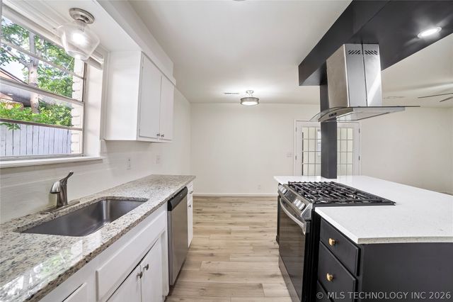 11863 E 62nd Street, Broken Arrow, OK 74012