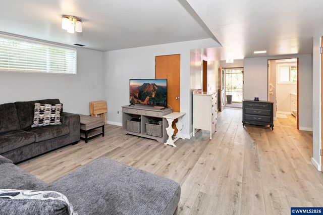 6890 Canyon St SE, Salem, OR 97317