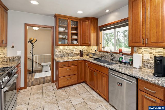 6890 Canyon St SE, Salem, OR 97317