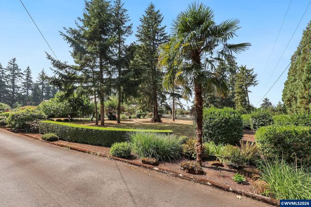 6890 Canyon St SE, Salem, OR 97317