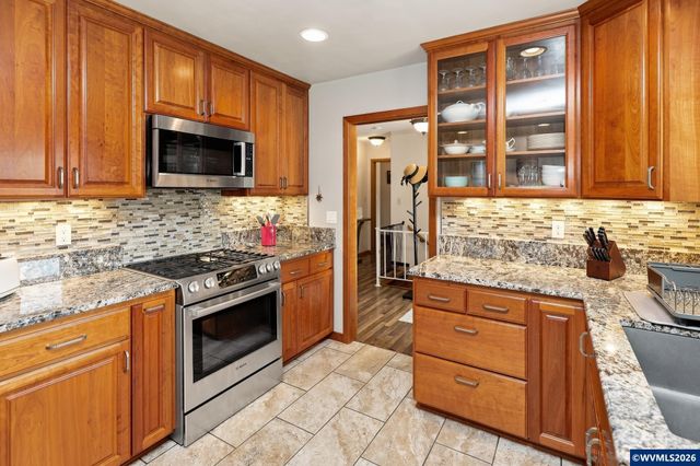 6890 Canyon St SE, Salem, OR 97317